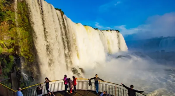 CATARATAS BRASILEIRAS TRANSPORTE + INGRESSO + GUIA INCLUSO